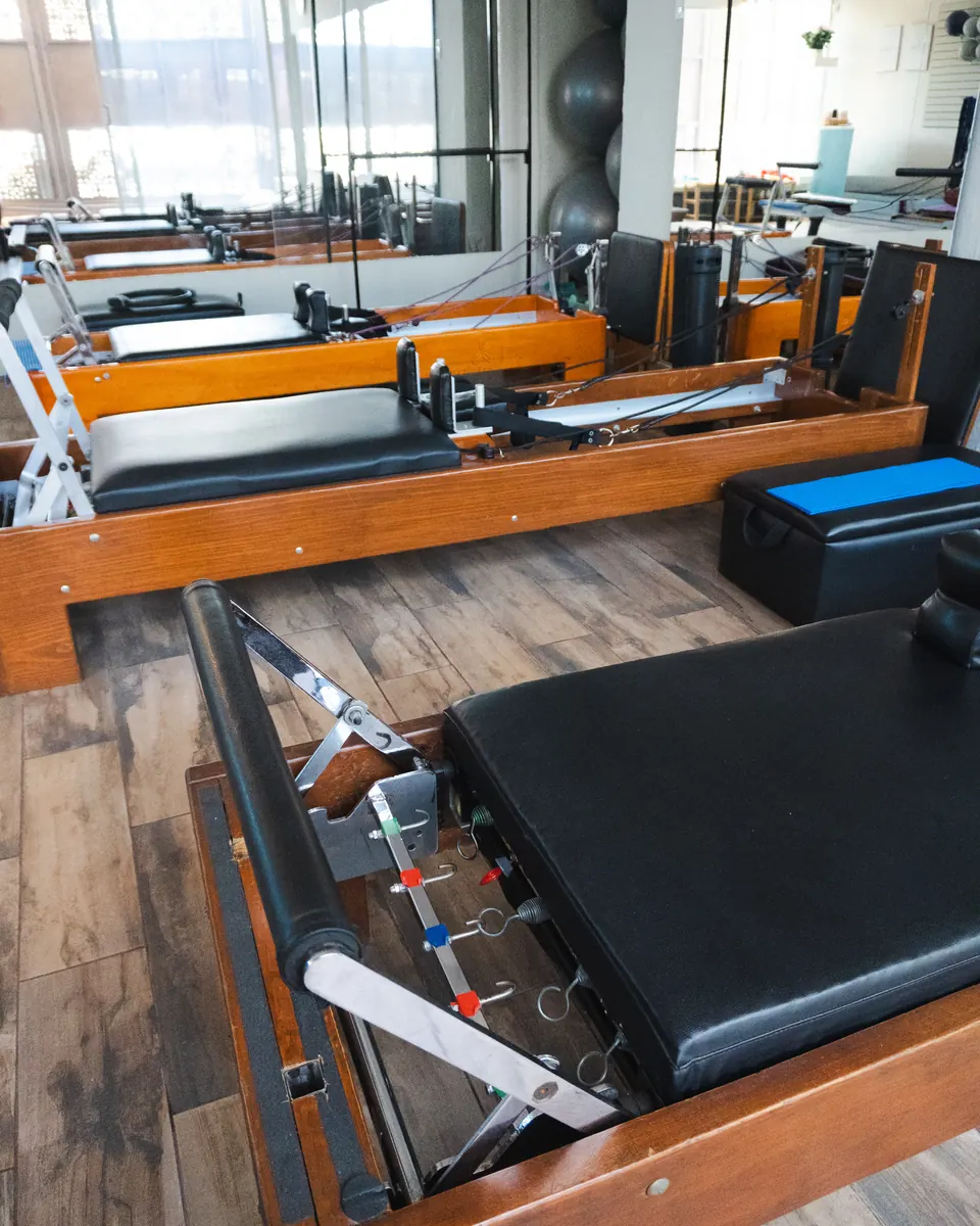 Camas Reformer del estudio Kaya Pilates